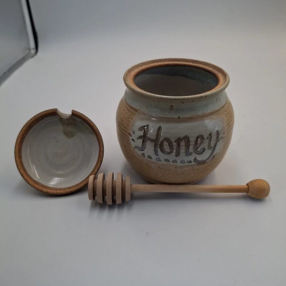 Vintage Linda Wieck 1985 Ceramic Honey Pot Jar Lid Dipper Bee Figurine Stoneware